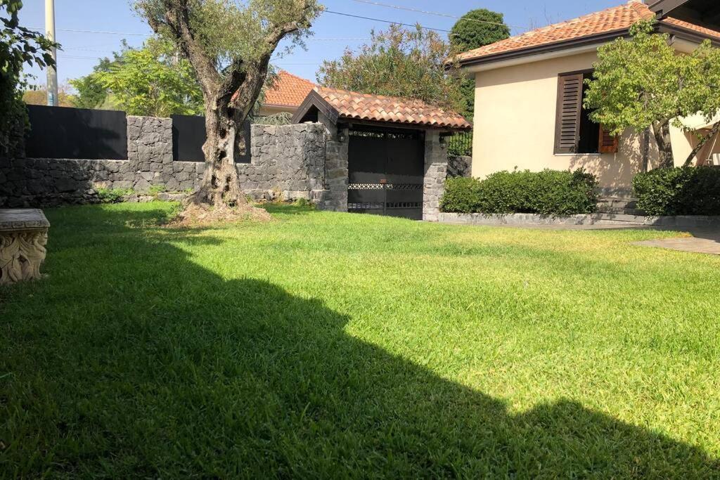Casa Di Paco A Nicolosi Маскалучия Екстериор снимка